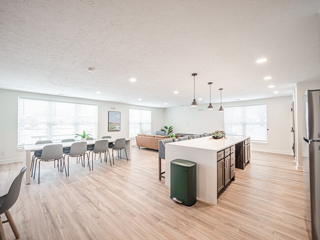 Building Photo - Northbend Townhomes