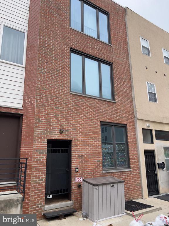 Foto del edificio - 991 N Marshall St