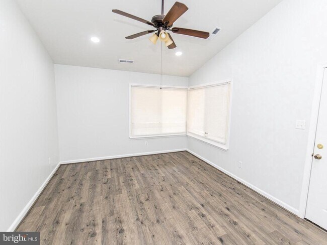 Foto del edificio - 15901 Perkins Ln