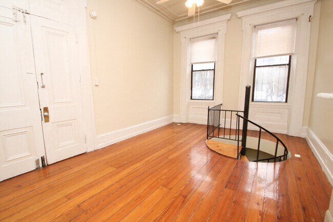 Building Photo - 13th & Pine, Washington Sq West, Bright 1B...
