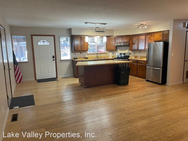 Building Photo - 3 br, 2 bath House - 2980 Sacramento Avenue