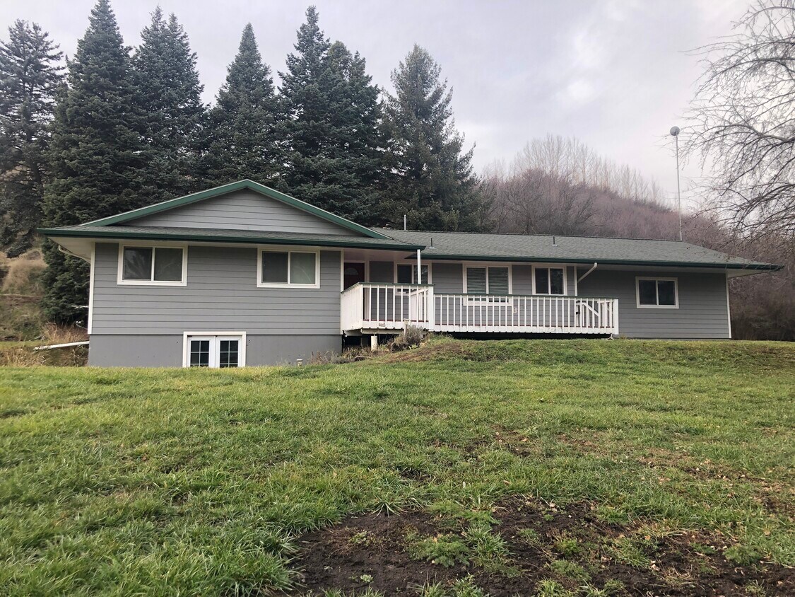 3551 Ewartsville Rd, Pullman, WA 99163 House Rental in Pullman, WA