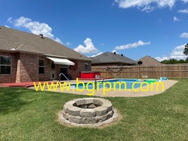 Building Photo - 4 BD, 2 BA, in Jacksonville