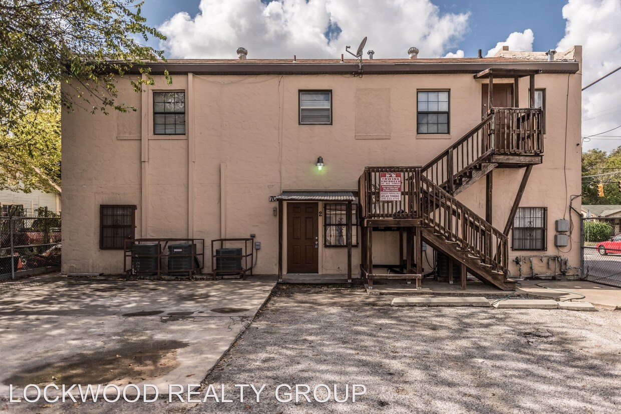 Building Photo - 702 S Gevers St