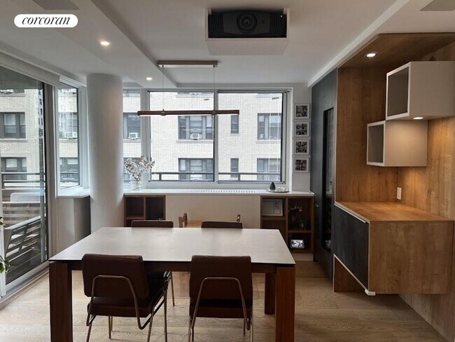 Building Photo - 275 W 96th St