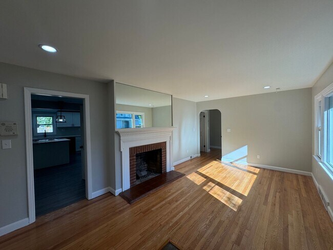 Building Photo - Conveniently Located 3 Bedroom Ranch