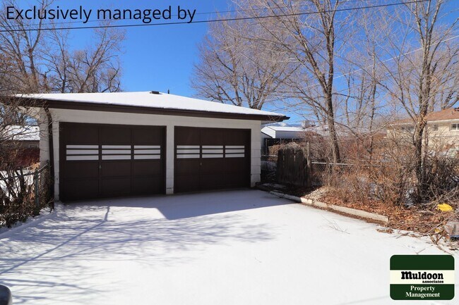 Building Photo - Main Level Living, Close to Ft Carson. 1  ...