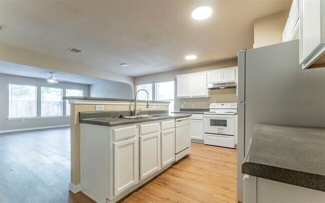 Building Photo - 7106 Thannas Way