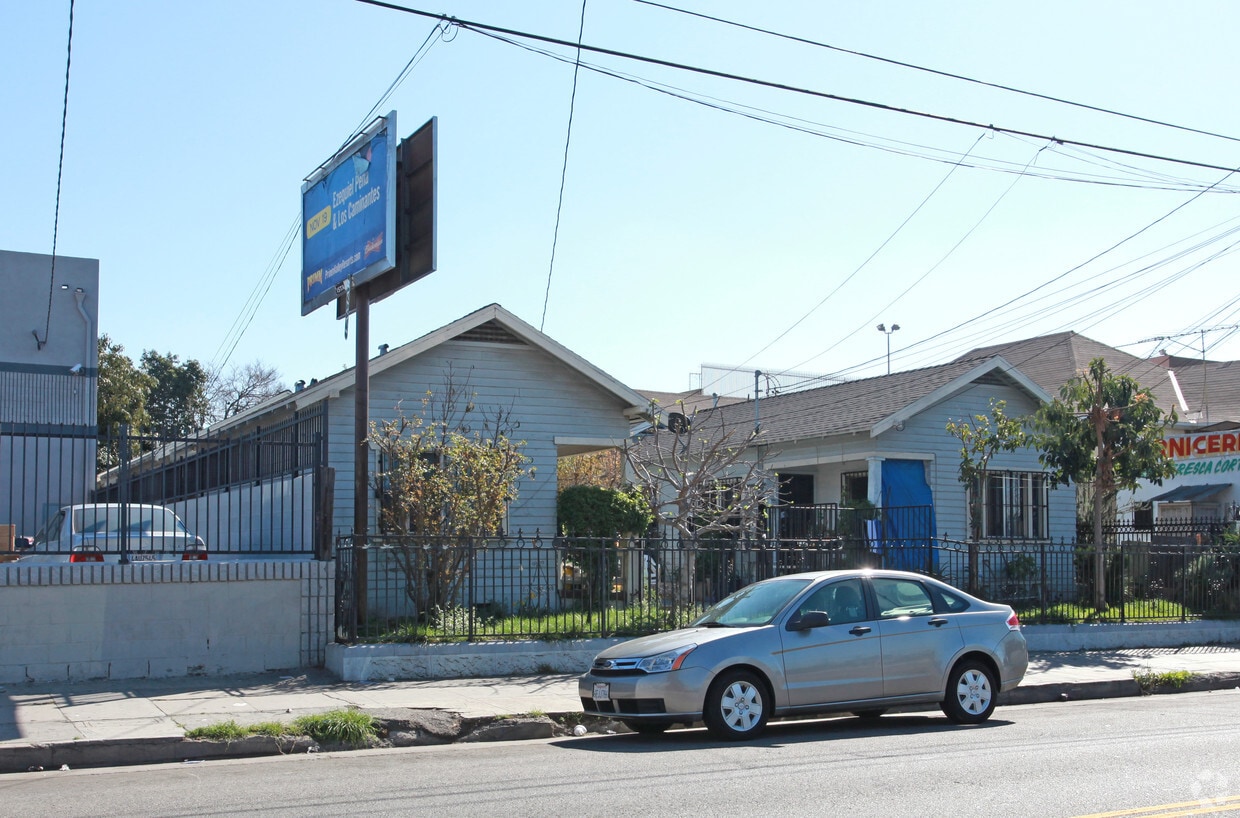 Building Photo - 2224 Maple Ave