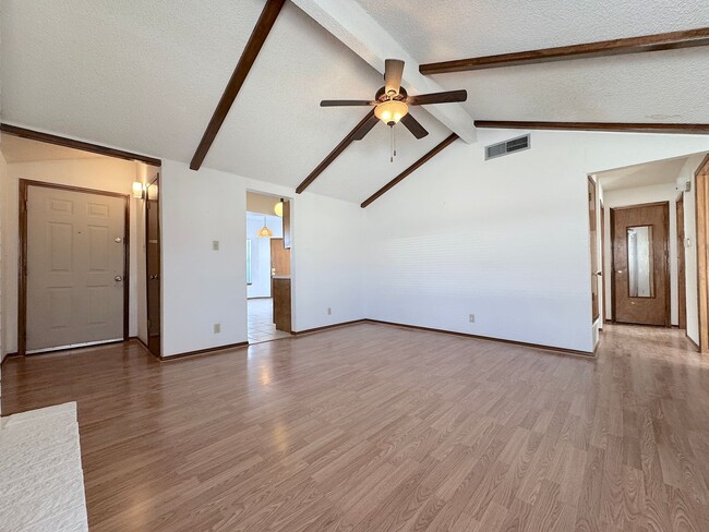 Building Photo - Northeast El Paso 3 Bed/1.5 Bath