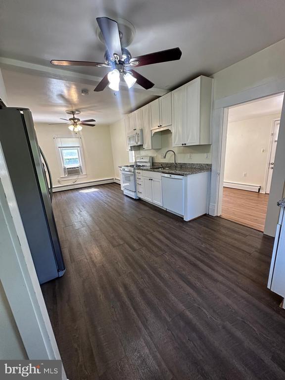 Foto del edificio - 6501 Glenbard Ct