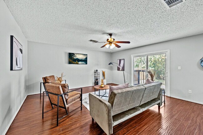Foto del edificio - 7012 Eudora Ln