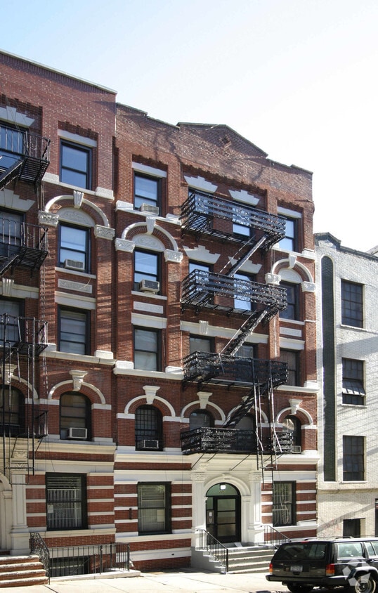 Building Photo - 221 E 94th St