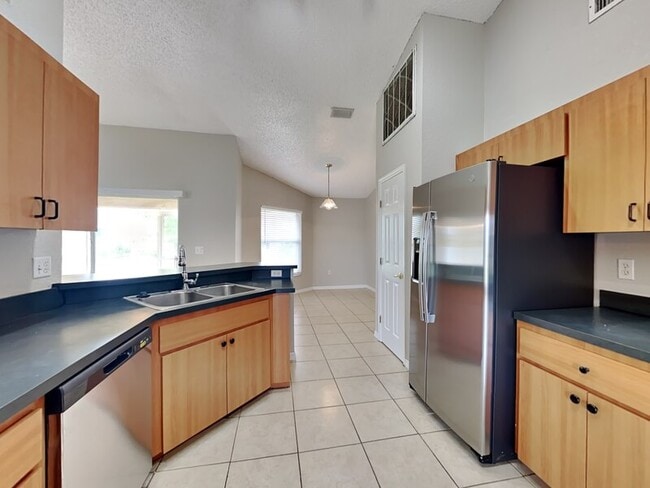 Building Photo - 817 Highland Crest Loop