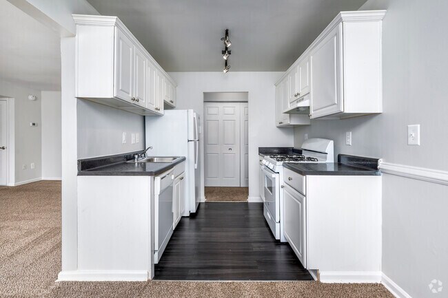 2 habitaciones, 1 baño – 760 pies cuadrados - Cocina - Parke Cheverly