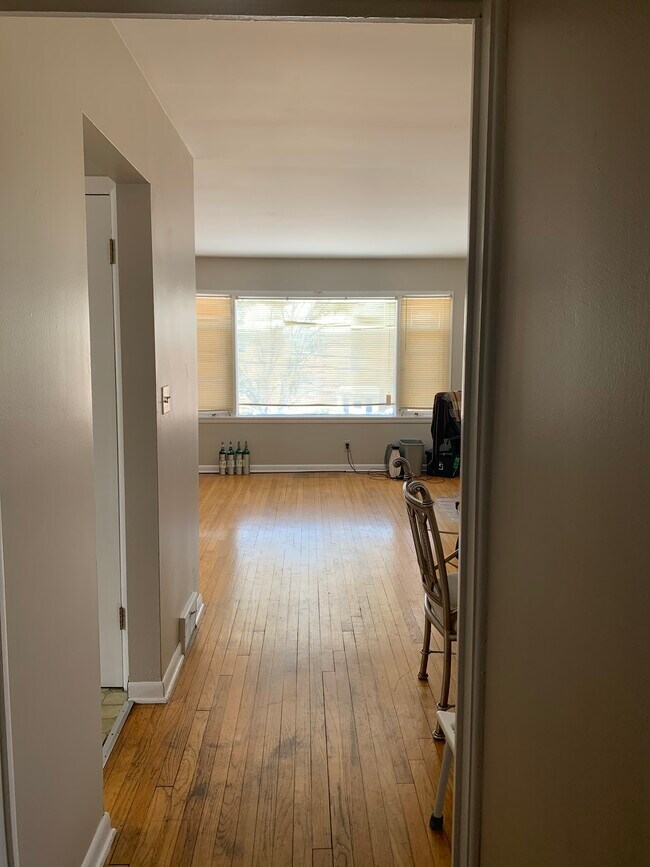 Building Photo - 481 Treeside Dr