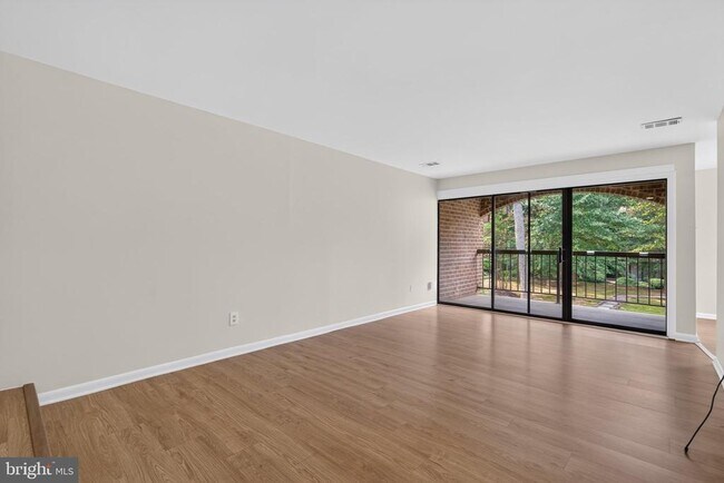 Foto del edificio - 11232 Chestnut Grove Square