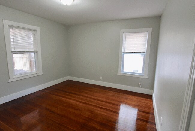 Building Photo - 137 Pleasant St