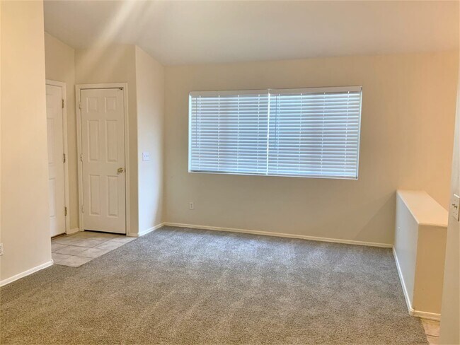 Building Photo - 15 E Peppergrass Pl