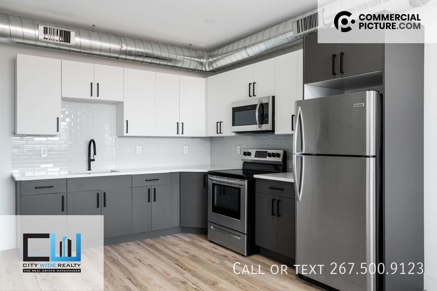 Primary Photo - Absolutely Gorgeous Newly Renovated Apartm...