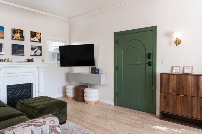 Foto del edificio - 2209 N Gower St