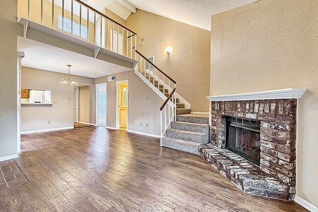 Foto del edificio - 3130 Walnut Bend Ln