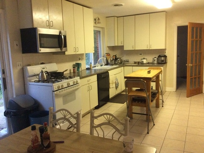 Foto del edificio - 3412 University Blvd E