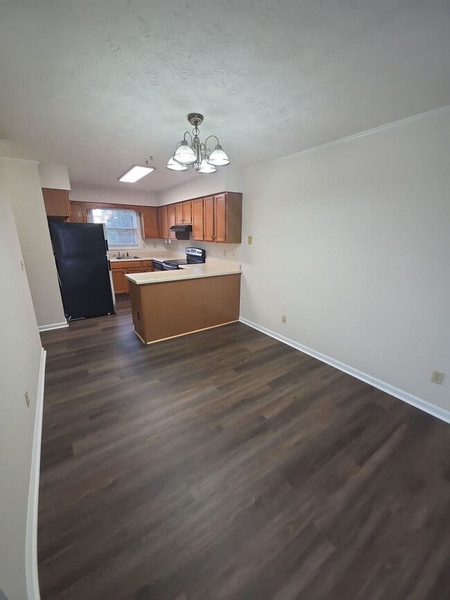 Building Photo - 83 Eastgate Cir