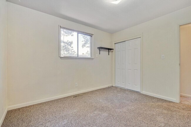 Foto del edificio - 2108 Applewood Rd