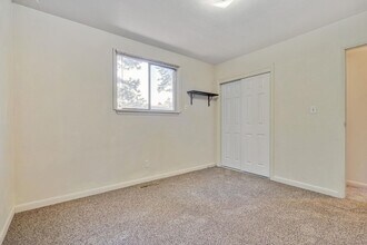 Building Photo - 2108 Applewood Rd