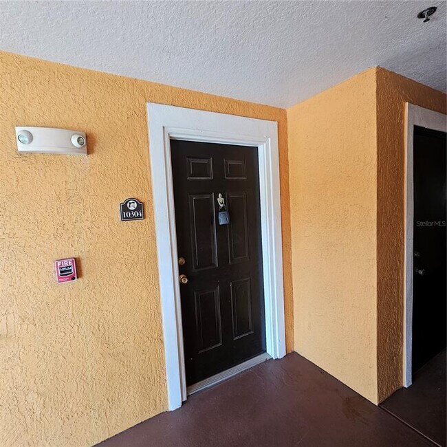 Building Photo - 5483 Vineland Rd
