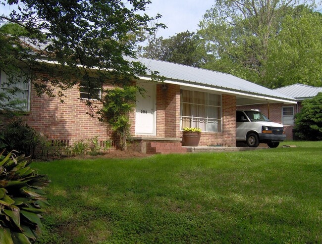 Building Photo - 2256 Bardwell Dr