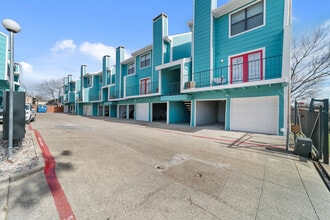 Building Photo - Columbia Oaks