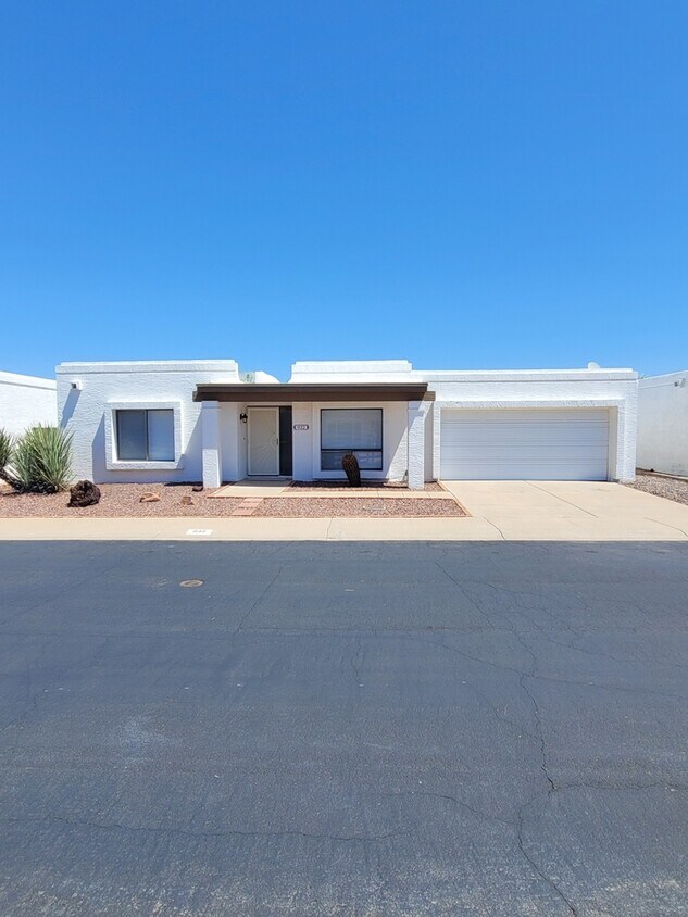 Primary Photo - Great North Phoenix 2/2 with all new floor...