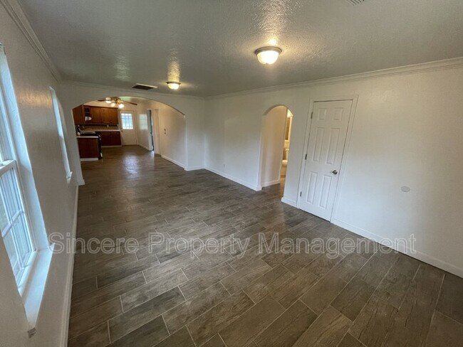 Building Photo - 2821 SE 56th St