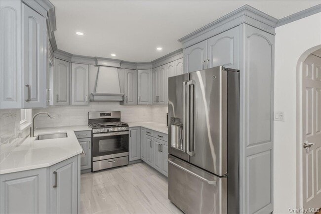 Building Photo - 1016 Oaks Dr