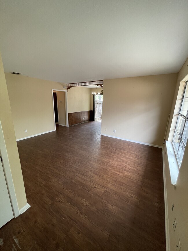 Building Photo - 247 Fennel Dr