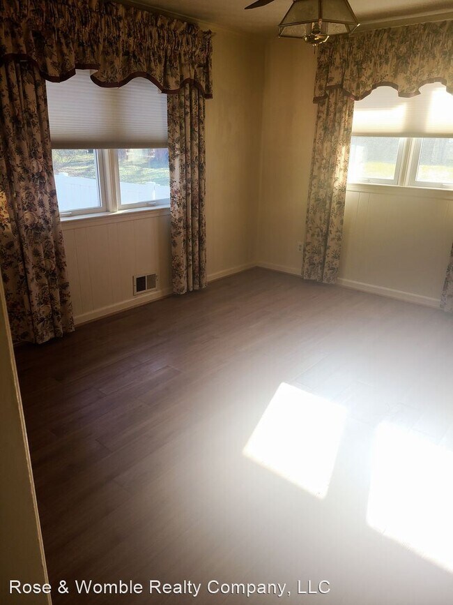 Foto del edificio - 3 br, 2 bath House - 2449 Smith Avenue