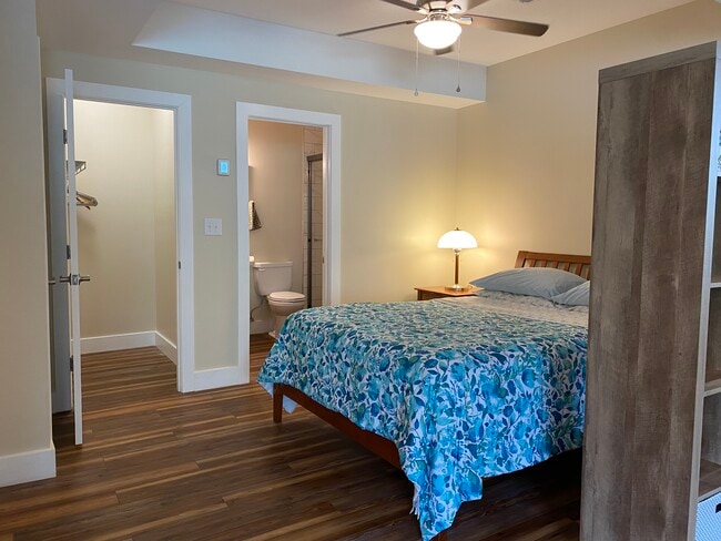 Building Photo - 1458 Avon St