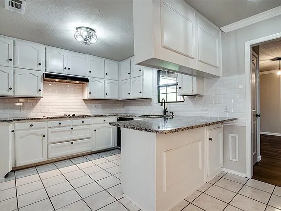 Building Photo - 8966 Hialeah Cir S