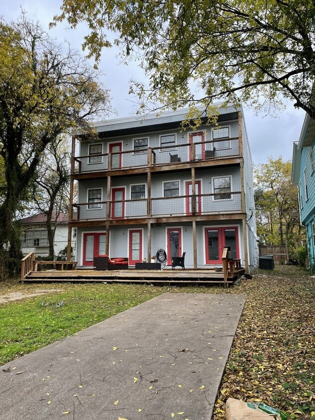 Primary Photo - 4 Bedroom Duplex Near Medical District