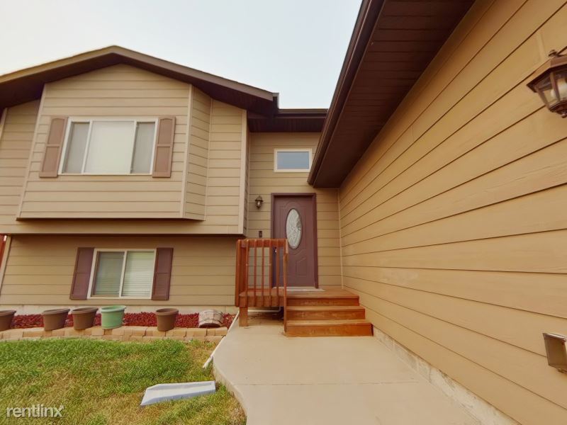 4 br, 3 bath House 670 Flight Line Ct House Rental in Box Elder, SD