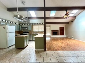 Building Photo - 2307 Monarch Dr
