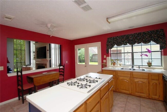 Foto del edificio - 2827 Lake Colony Dr