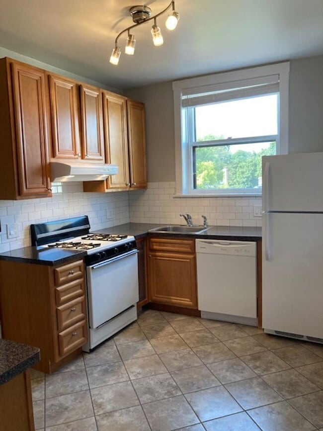 Building Photo - One Bedroom/One Bath in Historic Building ...