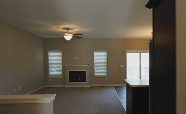 Foto del edificio - 4 Bedroom, 3 bath close to University and available August 14, 2026