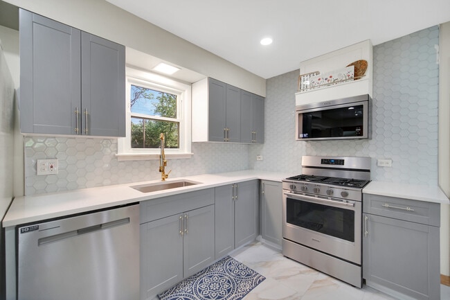 Building Photo - 22W362 Hackberry Dr