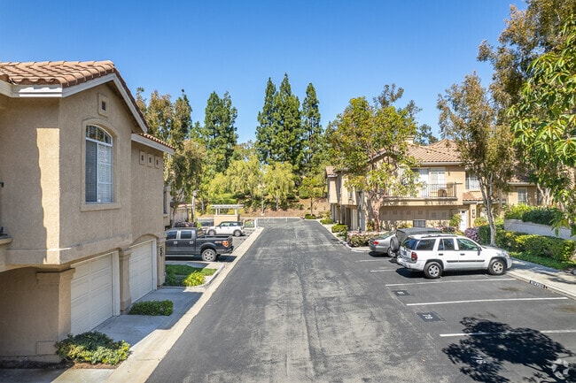 Building Photo - Montevista