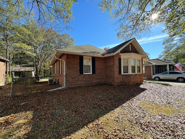 Building Photo - Nice Brick 3/2 House in Riverside $1,595