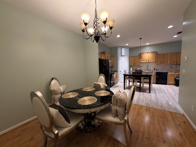 Foto del edificio - 8663 Julia Marie Cir